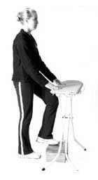Ergonomic standing posture with footrest for back care